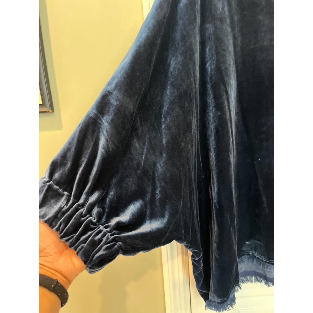Sundance Silk Blend Velvet Blouse Navy Blue Fringe Trim Dolman Sleeve Top L b3 - Picture 2 of 5